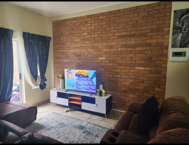 2 BEDROOM APARTMENT FOR SALE IN AMBERFIELD